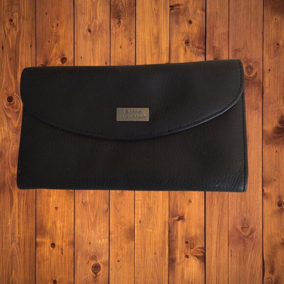 Stone Mountain Black Leather Women's Trifold Wallet Logo Snap Closure NEW - Picture 1 of 3